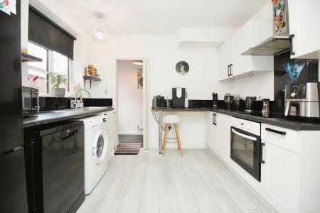 3 bedroom Terraced House for sale in Sandford Road, Syston, LE7