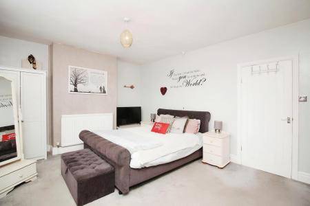 3 bedroom Terraced House for sale in Sandford Road, Syston, LE7