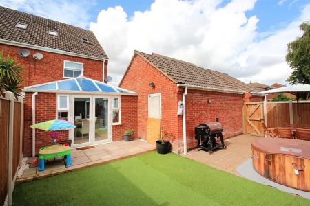 3 bedroom Town house for sale in Sandford Road, Syston, LE7