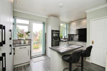 3 bedroom Semi-detached house for sale in Sandiacre Drive, Thurmaston, LE4