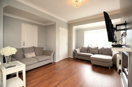 3 bedroom Semi-detached house for sale in Sandiacre Drive, Thurmaston, LE4