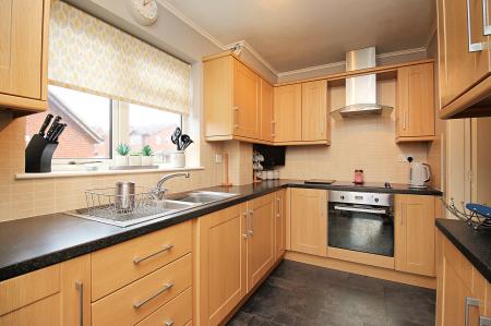 3 bedroom Semi-detached house for sale in Sedgefield Drive, Syston, LE7