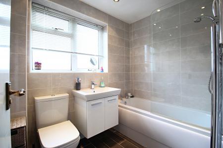 3 bedroom Semi-detached house for sale in Sedgefield Drive, Syston, LE7