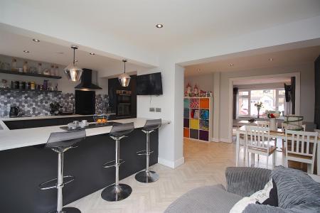 4 bedroom Semi-detached house for sale in Squirrels Corner, East Goscote, LE7