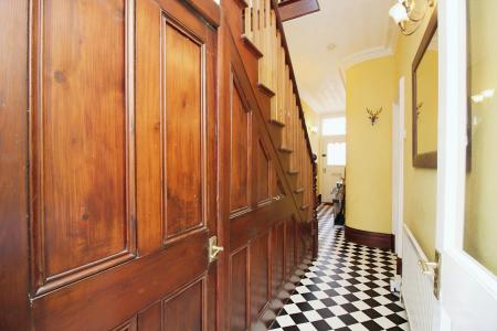 3 bedroom Terraced House for sale in St Peters Street, Syston, LE7