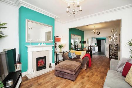 3 bedroom Terraced House for sale in St Peters Street, Syston, LE7