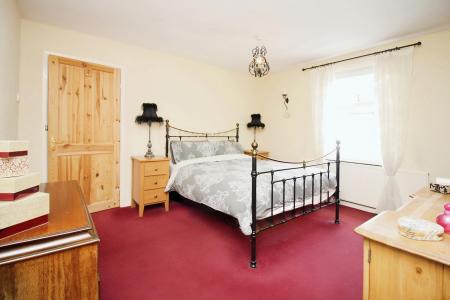 3 bedroom Terraced House for sale in St Peters Street, Syston, LE7