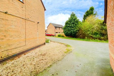 2 bedroom Semi-detached house for sale in St. Columba Way, Syston, LE7