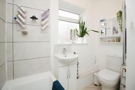 2 bedroom Semi-detached house for sale in St. Columba Way, Syston, LE7