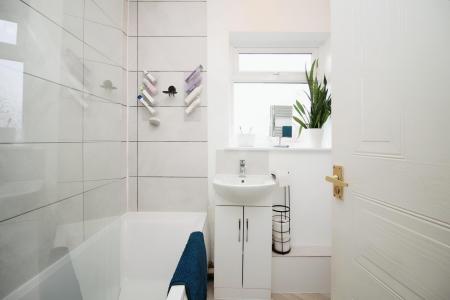 2 bedroom Semi-detached house for sale in St. Columba Way, Syston, LE7