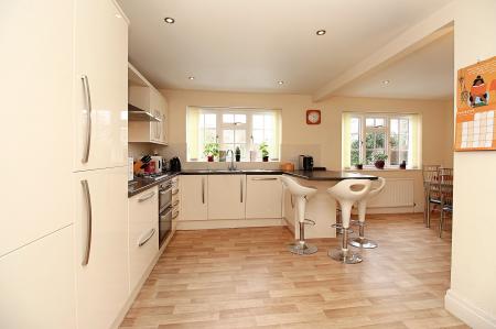 4 bedroom Detached house for sale in Syston Road, Queniborough, LE7