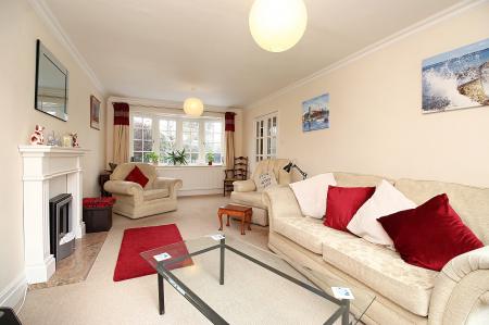 4 bedroom Detached house for sale in Syston Road, Queniborough, LE7