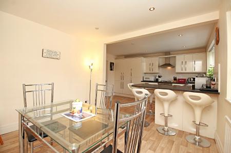 4 bedroom Detached house for sale in Syston Road, Queniborough, LE7