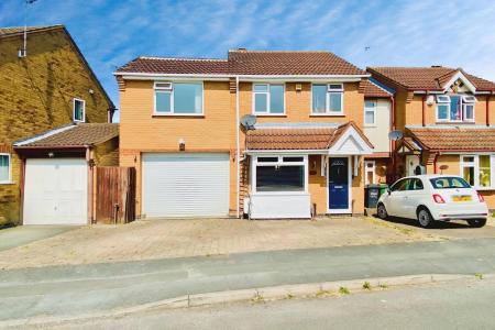 4 bedroom Semi-detached house for sale in Teal Way, Syston, LE7