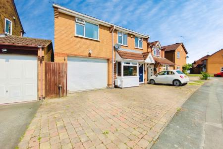 4 bedroom Semi-detached house for sale in Teal Way, Syston, LE7