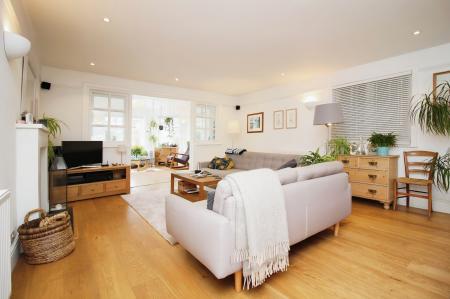 4 bedroom Detached house for sale in The Meadway, Syston, LE7