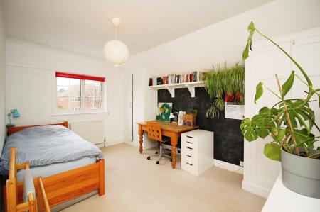 4 bedroom Detached house for sale in The Meadway, Syston, LE7