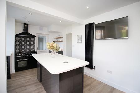 3 bedroom Semi-detached house for sale in The Ringway, Queniborough, LE7