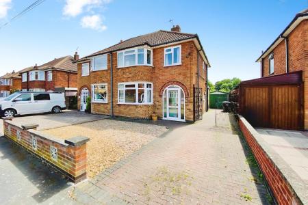 4 bedroom Semi-detached house for sale in Extended Family Home - The Ringway, Queniborough, LE7