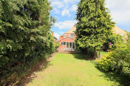 3 bedroom Semi-detached house for sale in The Roundway, Thurmaston, LE4