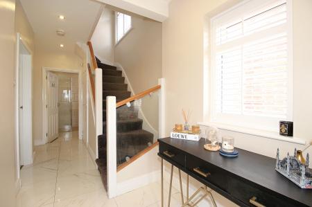 3 bedroom Semi-detached house for sale in The Roundway, Thurmaston, LE4