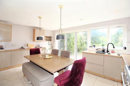 3 bedroom Semi-detached house for sale in The Roundway, Thurmaston, LE4