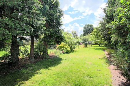 3 bedroom Semi-detached house for sale in The Roundway, Thurmaston, LE4