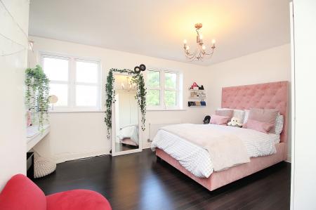 5 bedroom Detached house for sale in Thornborough Way, Hamilton