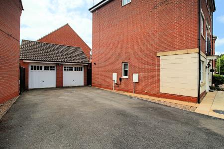 5 bedroom Detached house for sale in Thornborough Way, Hamilton