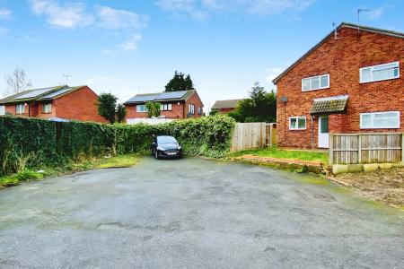 1 bedroom Terraced House for sale in Warren Avenue, Leicester, LE4