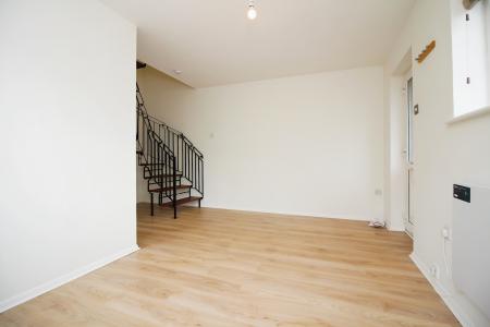 1 bedroom Terraced House for sale in Warren Avenue, Leicester, LE4