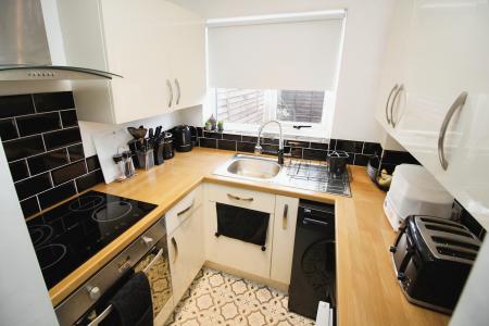 1 bedroom Terraced House for sale in Warren Avenue, Off Barkbythorpe Road, Leicester, LE4