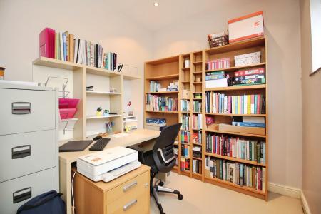 4 bedroom Detached house for sale in Wetherby Close, Queniborough, LE7