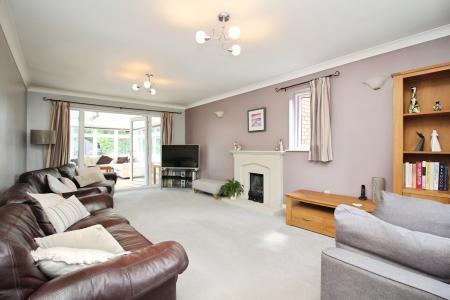 4 bedroom Detached house for sale in Wetherby Close, Queniborough, LE7