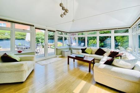 4 bedroom Detached house for sale in Wetherby Close, Queniborough, LE7