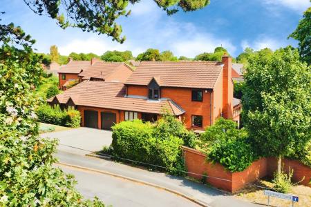 4 bedroom Detached house for sale in Wetherby Close, Queniborough, LE7