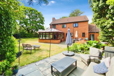 4 bedroom Detached house for sale in Wetherby Close, Queniborough, LE7