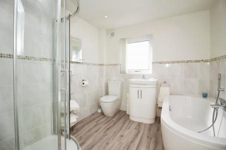 4 bedroom Detached house for sale in Worcester Avenue, Birstall, LE4