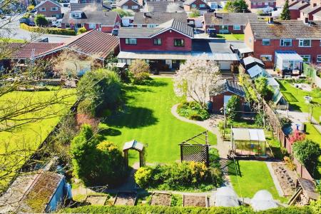 4 bedroom Detached house for sale in Worcester Avenue, Birstall, LE4