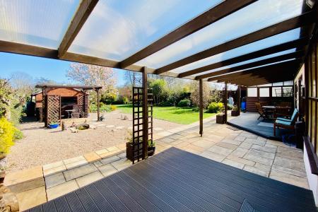 4 bedroom Detached house for sale in Worcester Avenue, Birstall, LE4