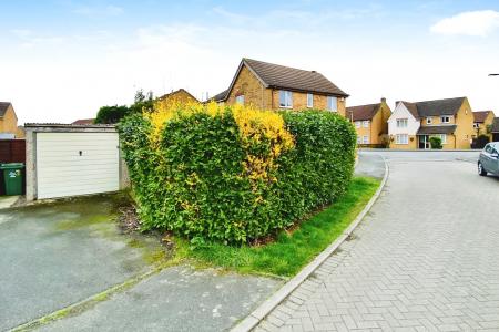 3 bedroom Semi-detached house for sale in Wren Close, Syston, LE7