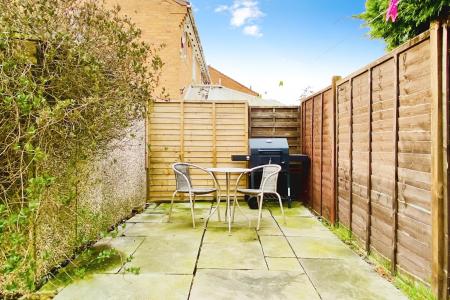 3 bedroom Semi-detached house for sale in Wren Close, Syston, LE7