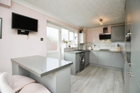 3 bedroom Semi-detached house for sale in Wren Close, Syston, LE7