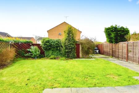 3 bedroom Semi-detached house for sale in Wren Close, Syston, LE7