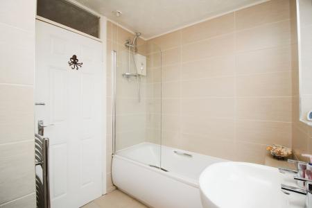 3 bedroom Semi-detached house for sale in Wren Close, Syston, LE7