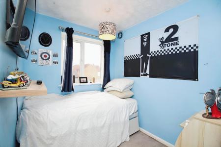 3 bedroom Semi-detached house for sale in Wren Close, Syston, LE7