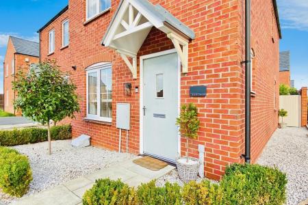 3 bedroom Semi-detached house for sale in Linacre Crescent, Syston, LE7