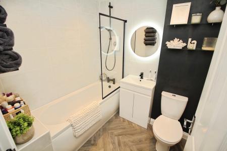 3 bedroom Semi-detached house for sale in Linacre Crescent, Syston, LE7