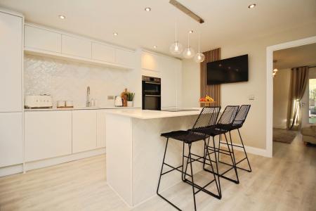 3 bedroom Semi-detached house for sale in Linacre Crescent, Syston, LE7