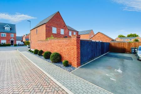 3 bedroom Semi-detached house for sale in Linacre Crescent, Syston, LE7